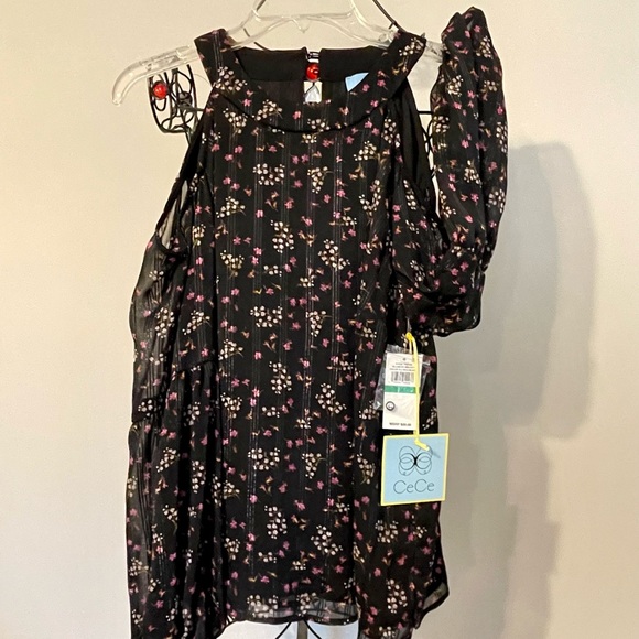 CeCe Cold Shoulder Black Floral Blouse with Lurex Accents LARGE NWT - Picture 8 of 8